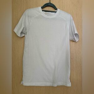 Alo Triumph Raglan Shirt - White - Size Small